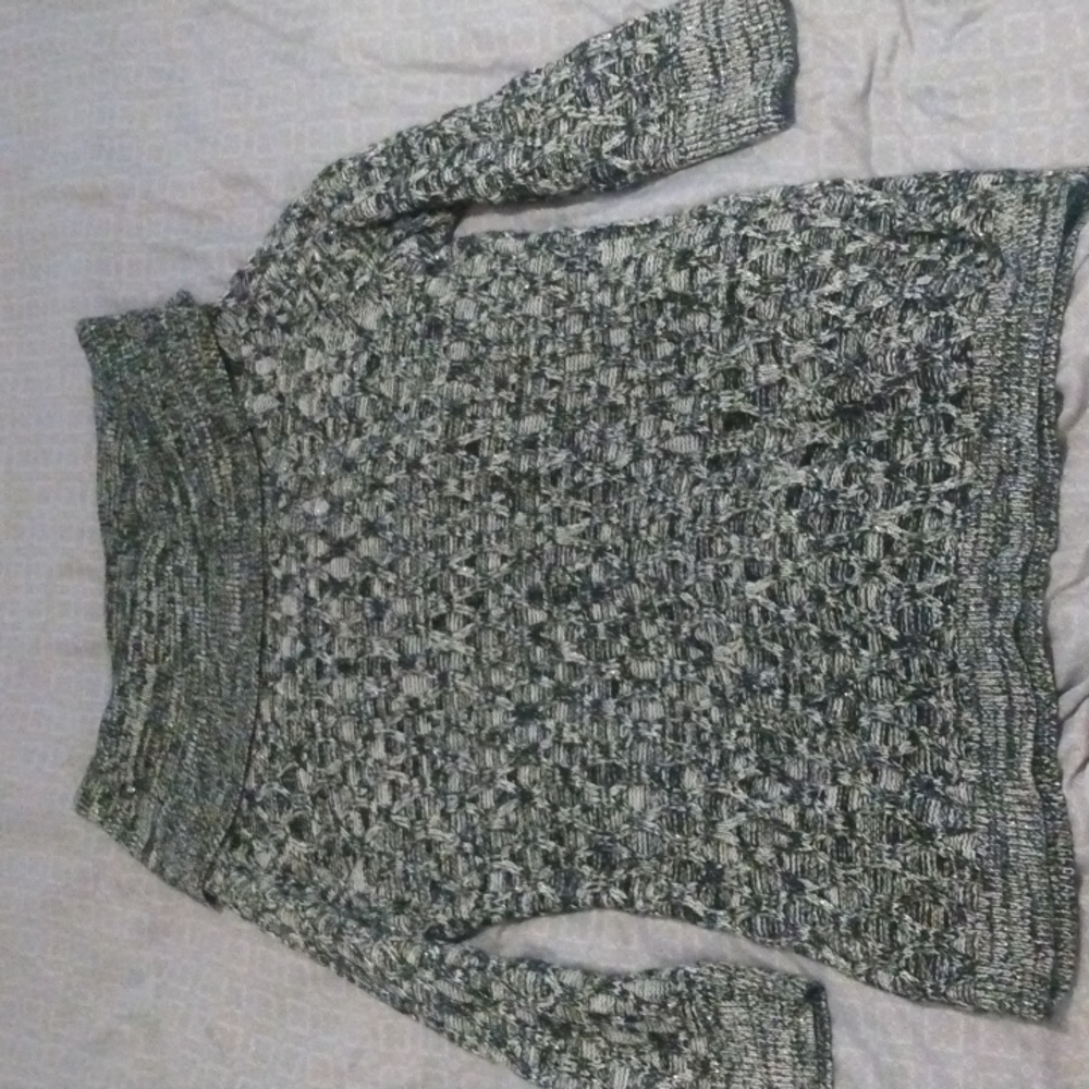 Jaclyn Smith cold shoulder sweater. Lightweight. Long sleeve. XXL. Never worn.